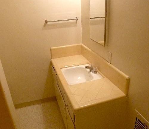 4th image of 953 6th St APT 4