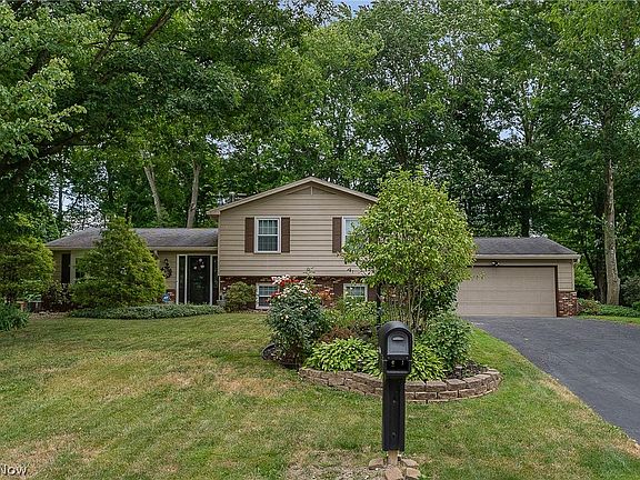 3rd image of 8666 Bayberry Dr NE