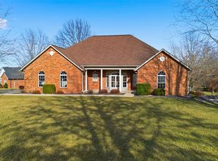 4200 Laurel Oak Ln, Smithton, IL 62285