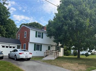 4 Longmeadow Ave, Middletown, RI 02842