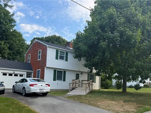 4 Longmeadow Ave, Middletown, RI 02842