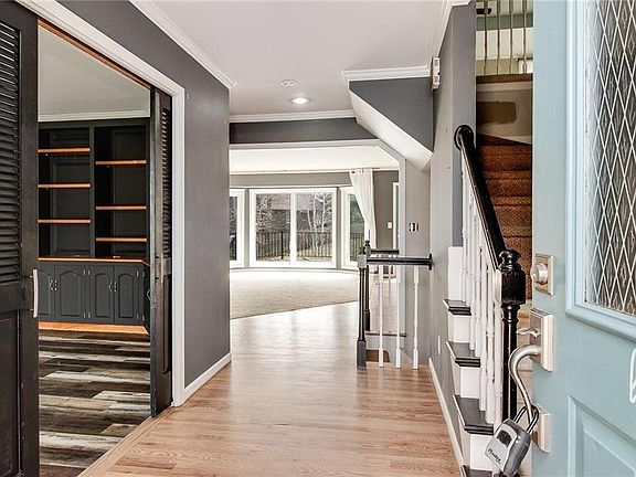 3rd image of 315 NE Wicklow Ct