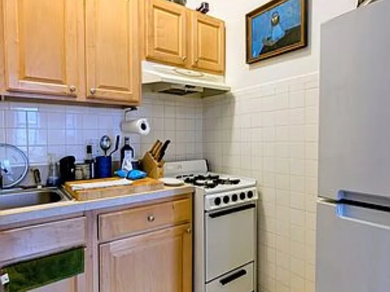 147 W 72nd St #4B — Photo 6