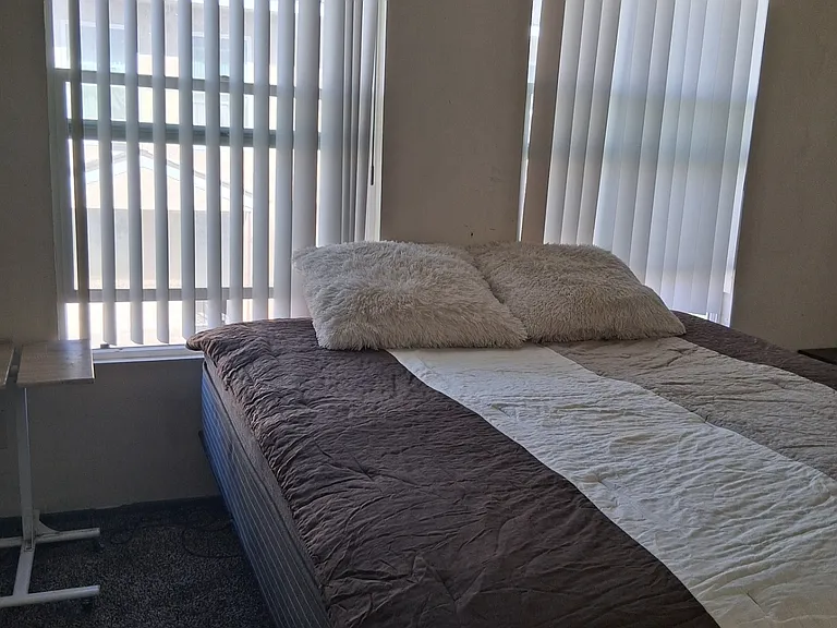 1038 N Sacramento Ave — Photo 10