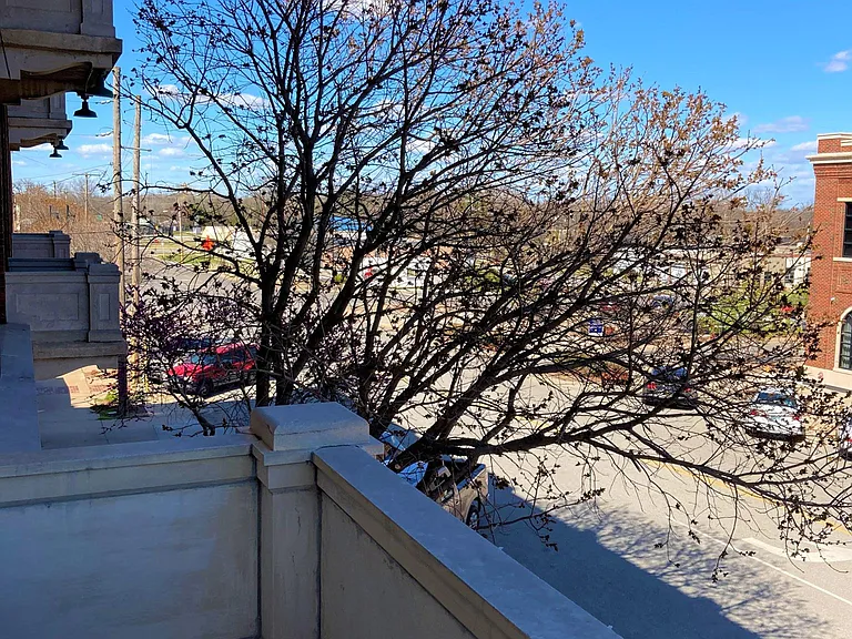 222 SE Frank Phillips Blvd #6 — Photo 3