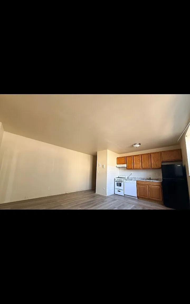 75 E Park St — Photo 1