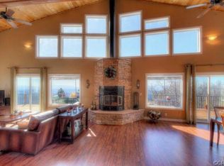 40 Manzanita Rd, Running Springs, CA 92382