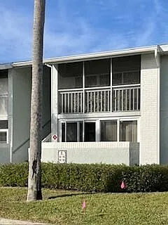 969 Sonesta Ave NE #208