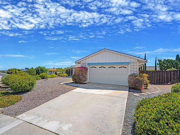2nd image of 16371 Bernardo Oaks Dr