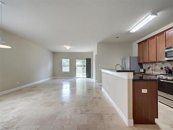 5th image of 108 Tricia Ln