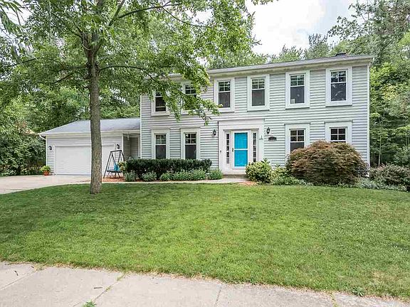 3rd image of 5902 Woodpark Dr