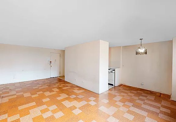 3rd image of 2942 W 5th St APT 3T