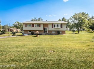 127 Dove Ln, East Stroudsburg, PA 18301