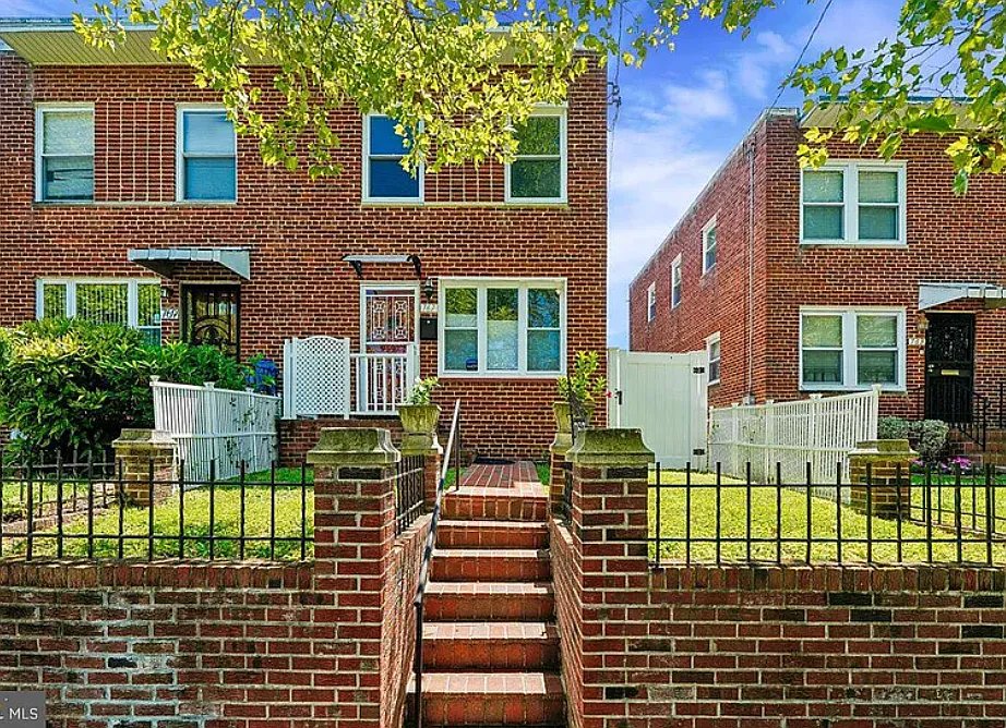 767 Kennedy St NE