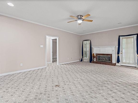 2nd image of 1103 Hillcrest Xing E