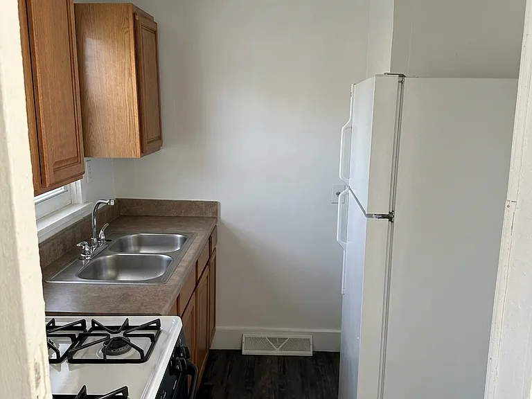 313 Green St — Photo 4