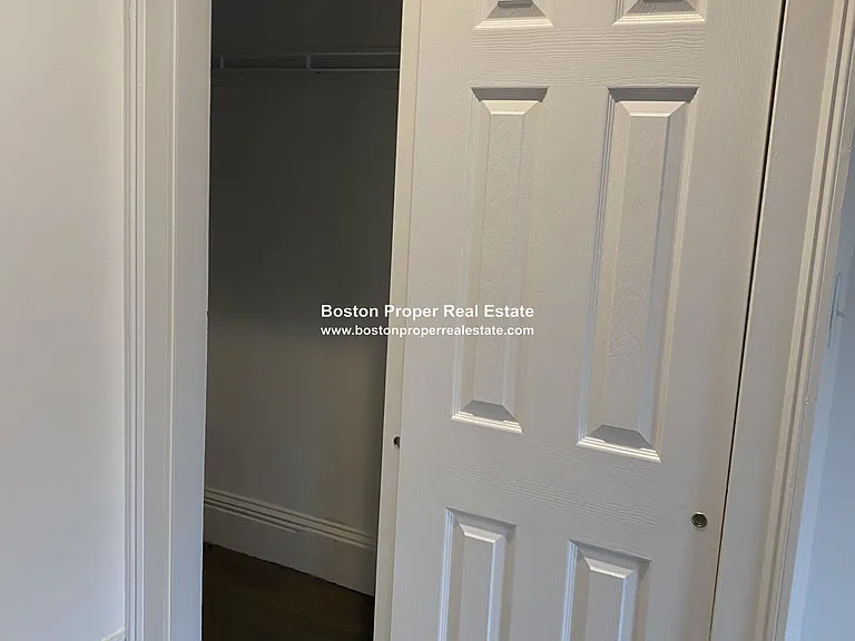 225 Newbury St #5R — Photo 4