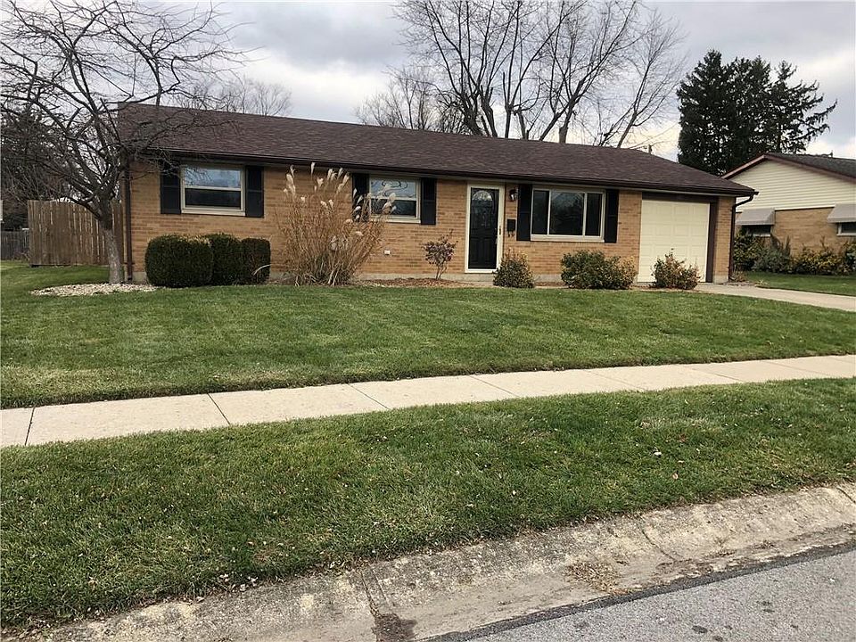 1st image of 401 Avon Oak Ct