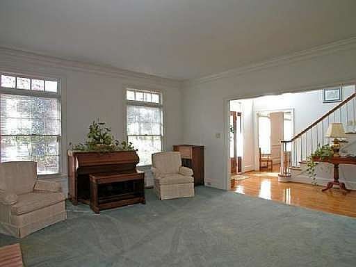 4th image of 90 Sherwood Ln