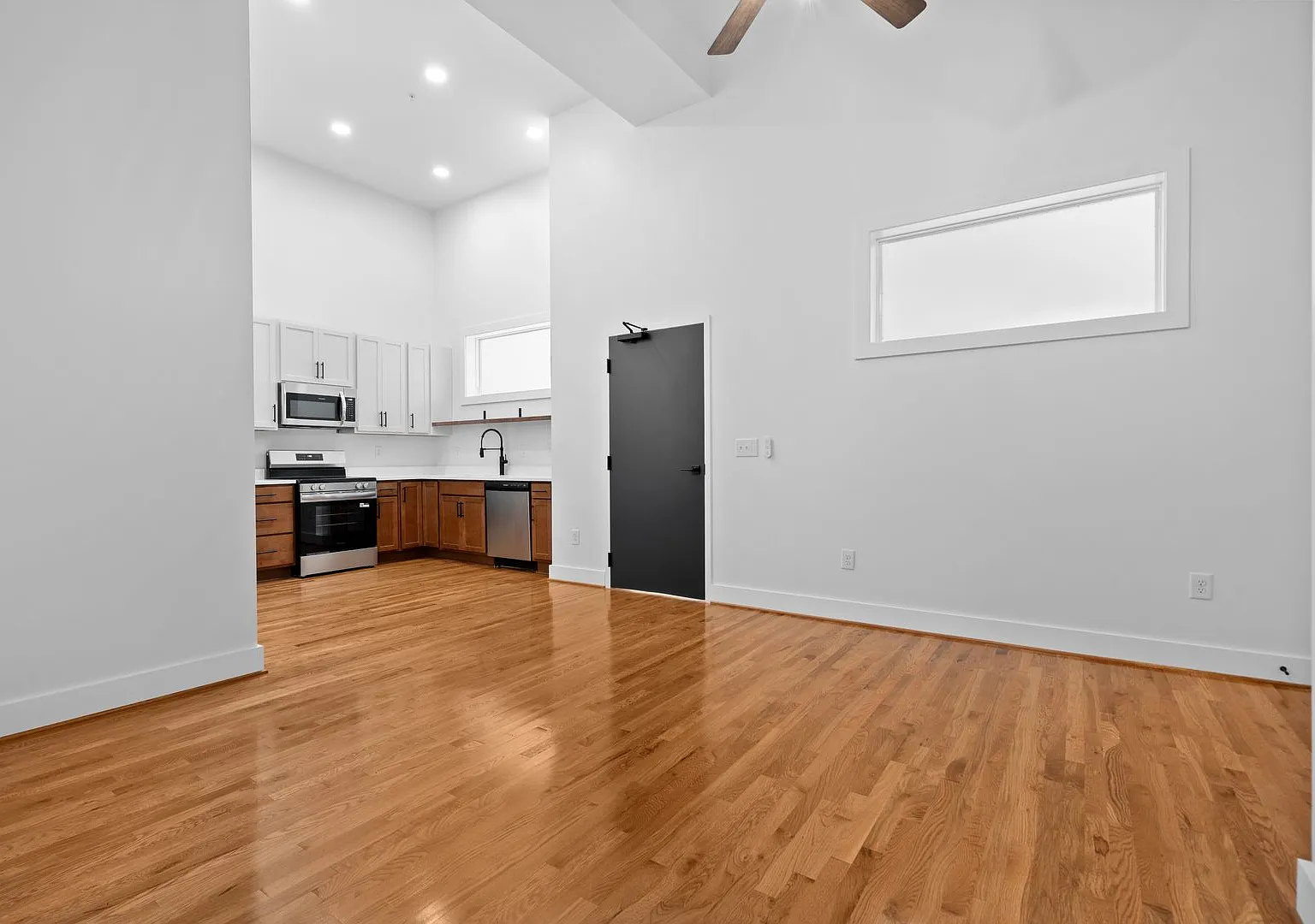 2033 W Broad St — Photo 3
