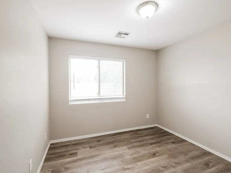 1604 S 80th Ln — Photo 13