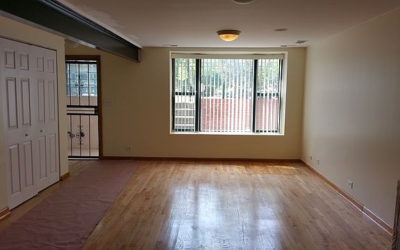 3rd image of 1652 W Warren Blvd #G
