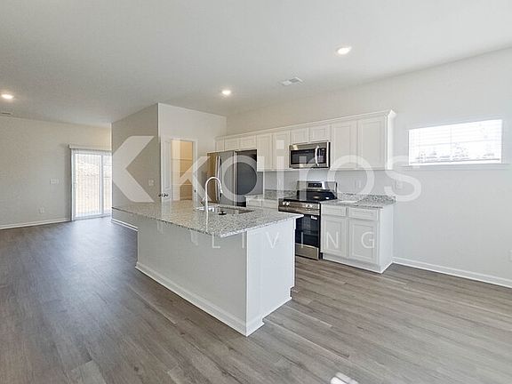 5th image of 2253 Banyon Cir