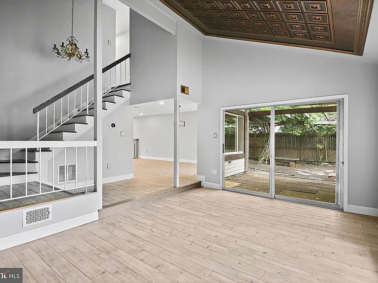511 Avondale Dr — Photo 15