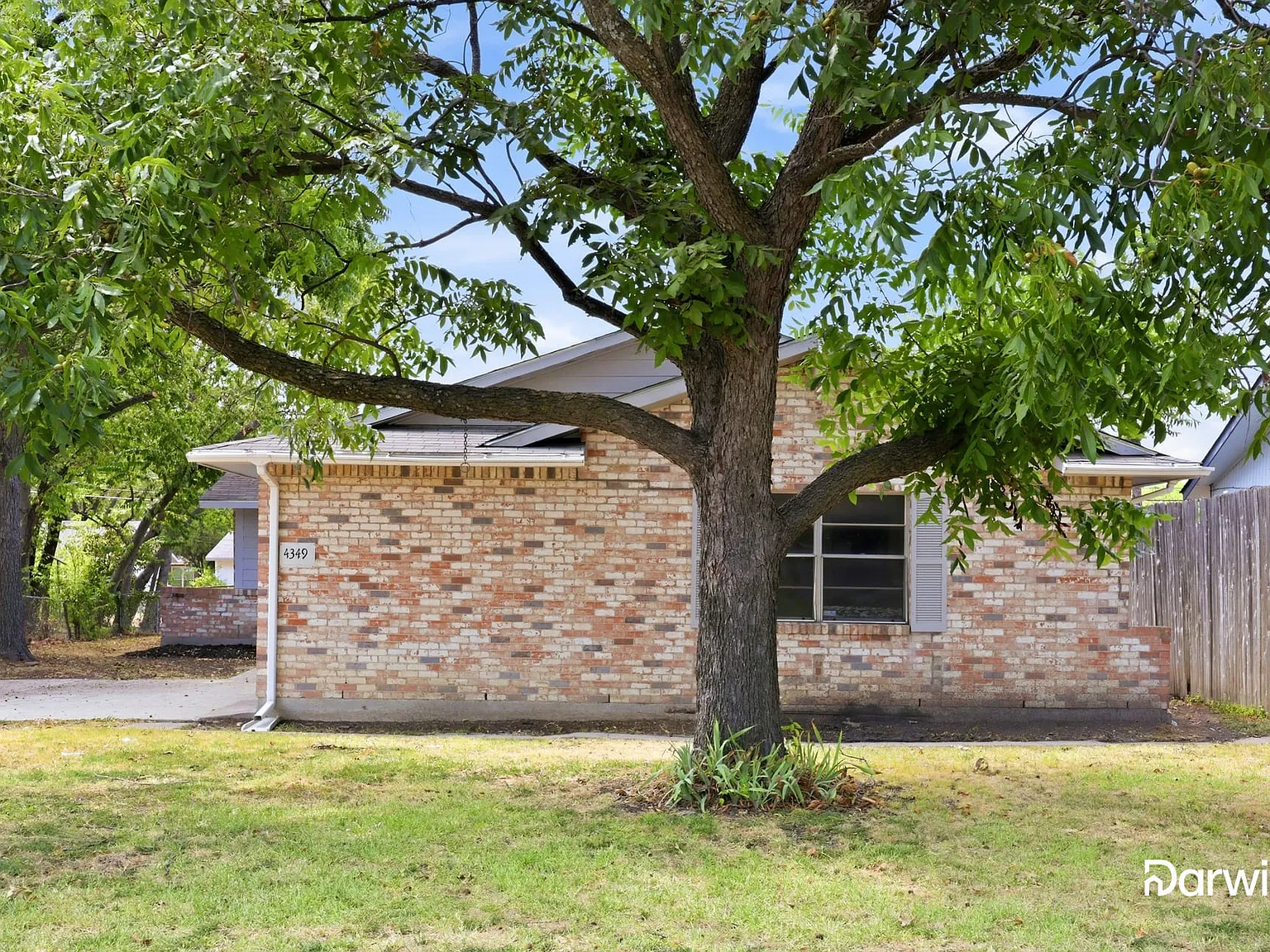 4 bed, 1.5 bath, 1378 sqft, $1,925 — Photo 2