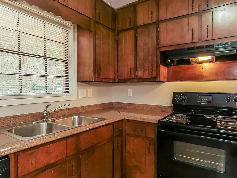 3212 Goldenchain Dr — Photo 10