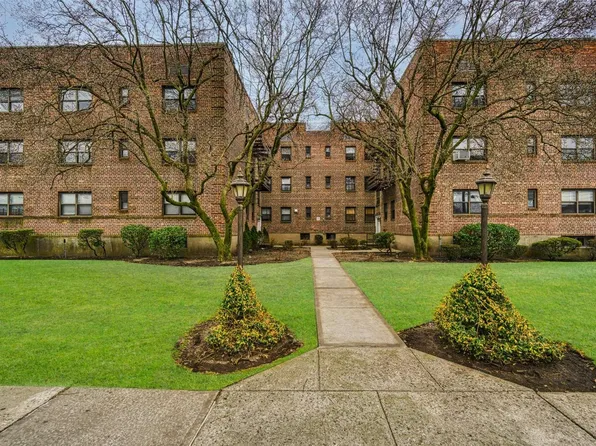 218-10 43rd Avenue #1B, Bayside, NY 11361