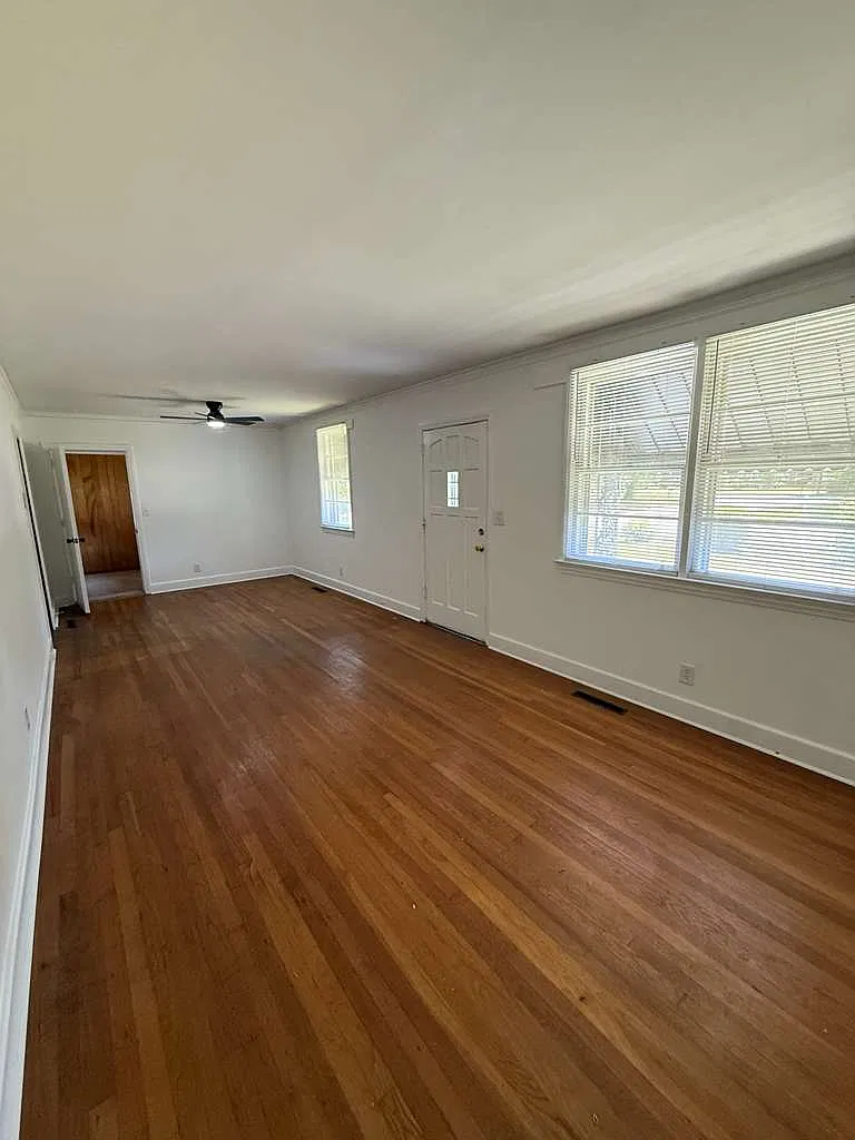 3 bed, 1145 sqft, $1,400 — Photo 2