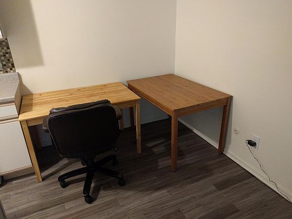 3rd image of 1042 S Main St APT B1