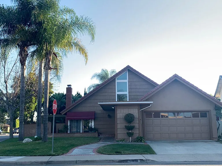 10896 La Batista Ave — Photo 1