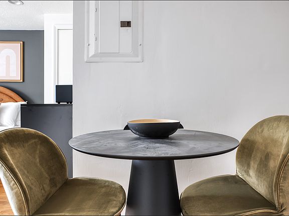 4th image of 15 Euston Rd #33