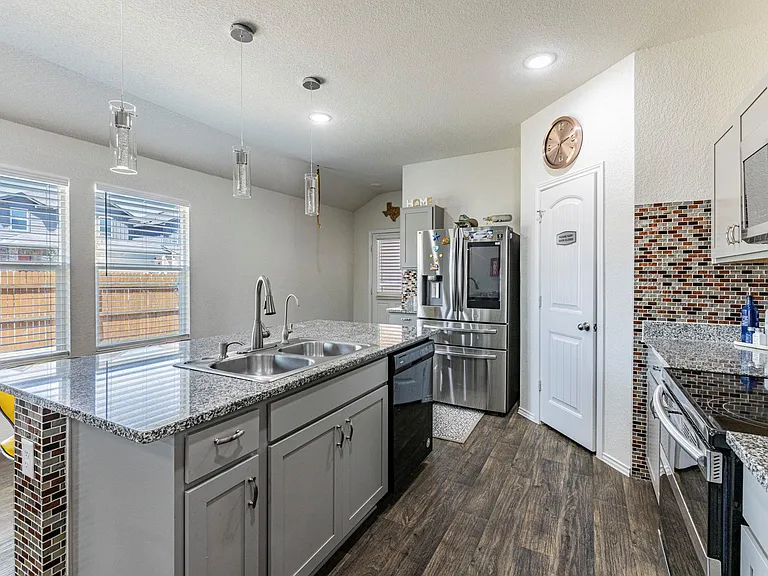 19000 Romano Dr — Photo 2