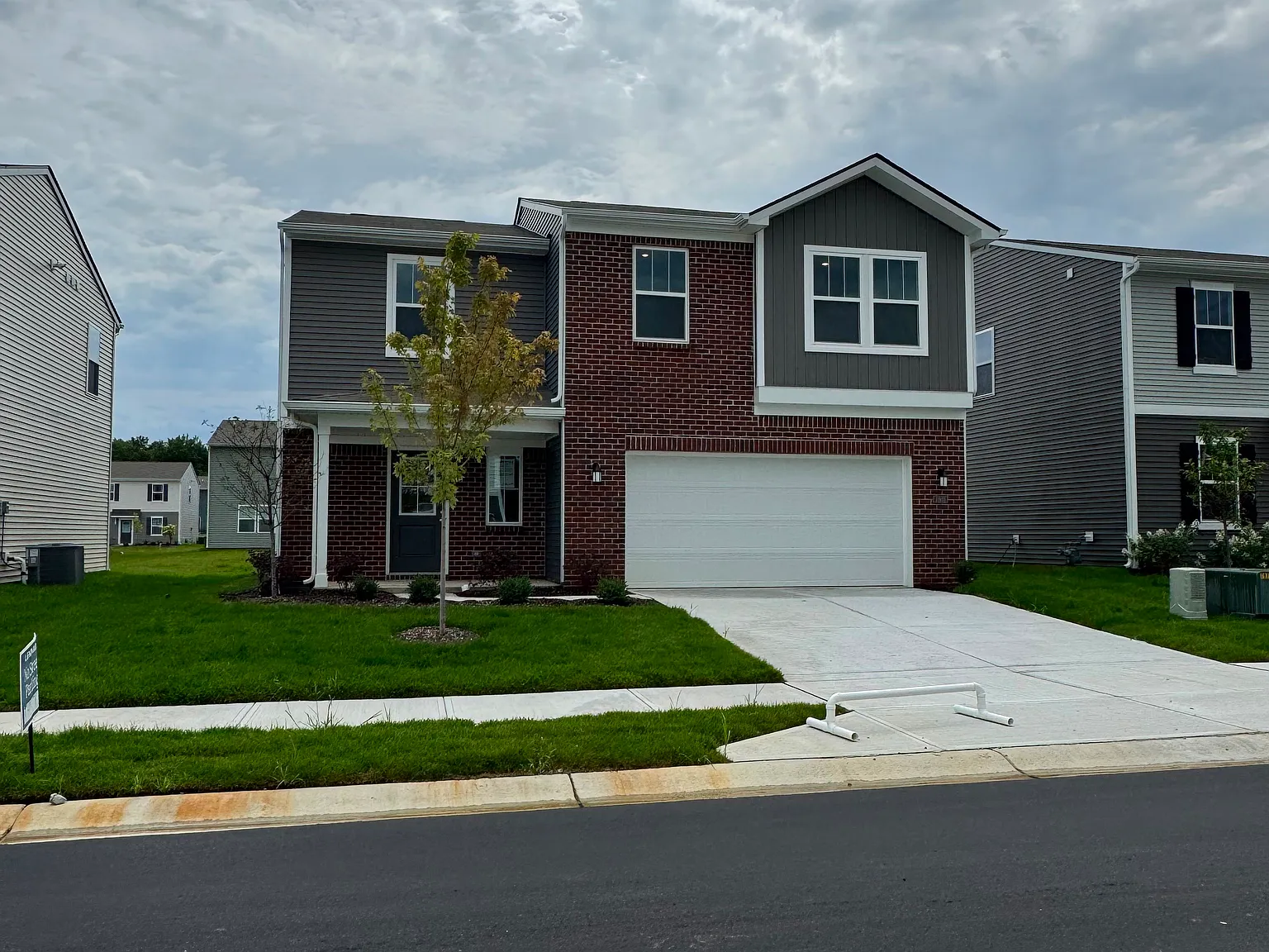 4 bed, 2.5 bath, 1794 sqft, $2,200 — Photo 2