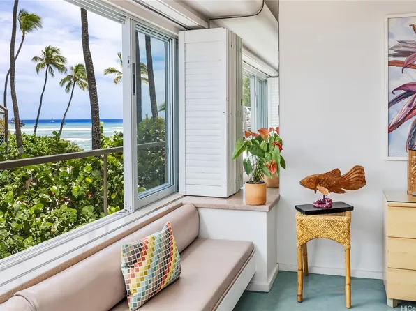 2895 Kalakaua Ave APT 206, Honolulu, HI 96815