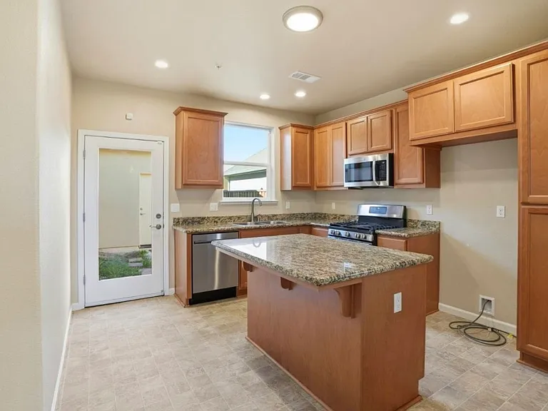 765 Brandywine Ln — Photo 14