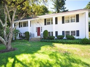 3 Branch Brook Dr, Simsbury, CT 06070