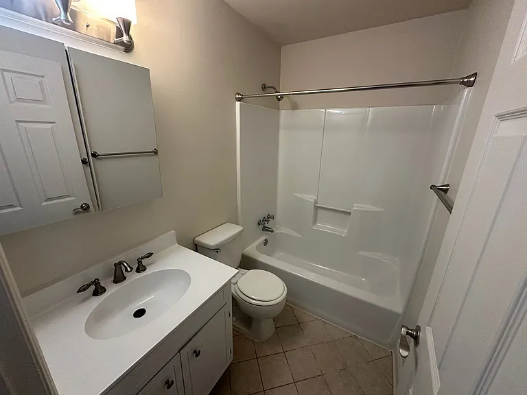 587 Cherry St #4 — Photo 6