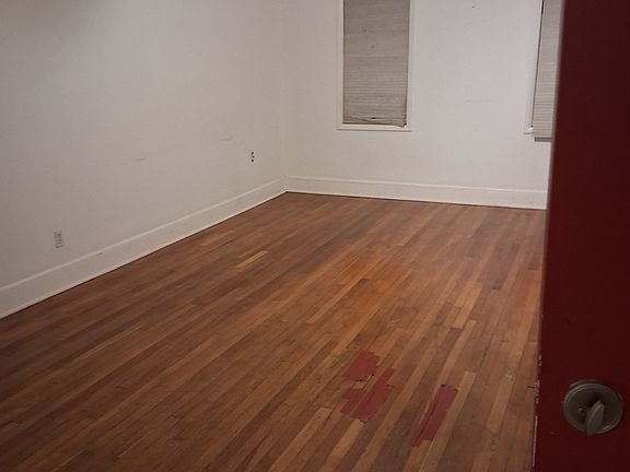 5th image of 4543 Kingsbury St