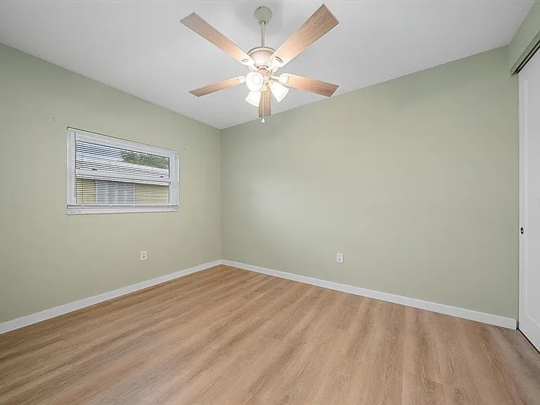 5865 Tidewood Ave #8 — Photo 22