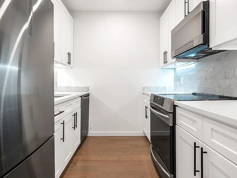 204 Smith St #2R — Photo 4