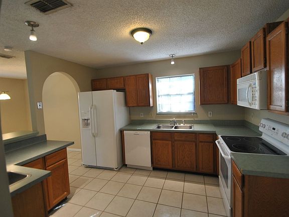 4th image of 947 Long Lake Dr