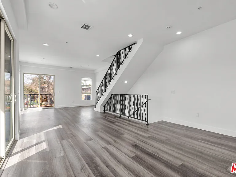 6006 N Klump Ave #1 — Photo 4