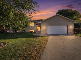 7661 Homestead Ct S, Cottage Grove, MN 55016