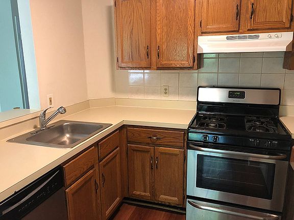 5th image of 17 Lexington Hls Unit 9
