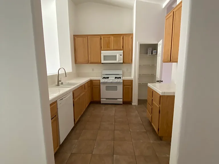 10374 Bella Ln — Photo 6