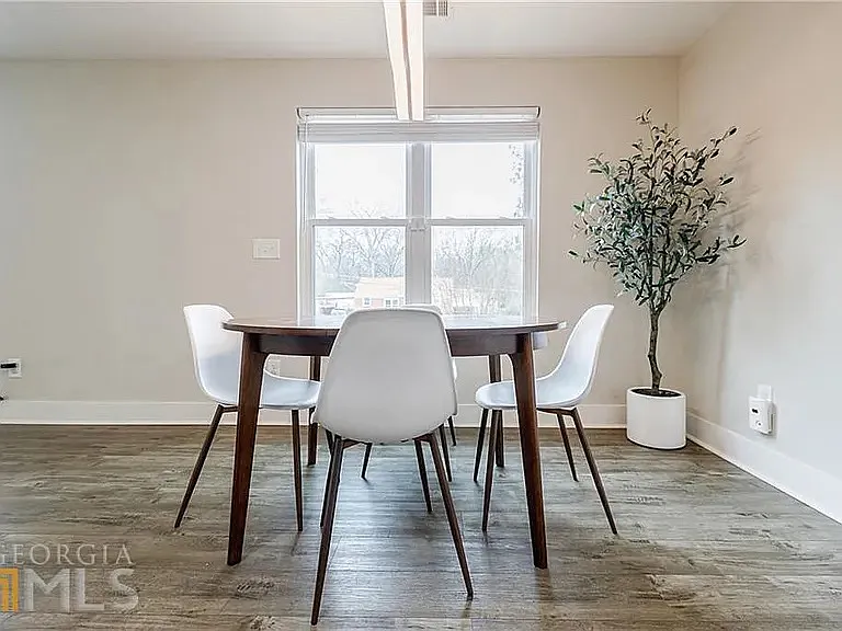 2573 Joyce Ave — Photo 9